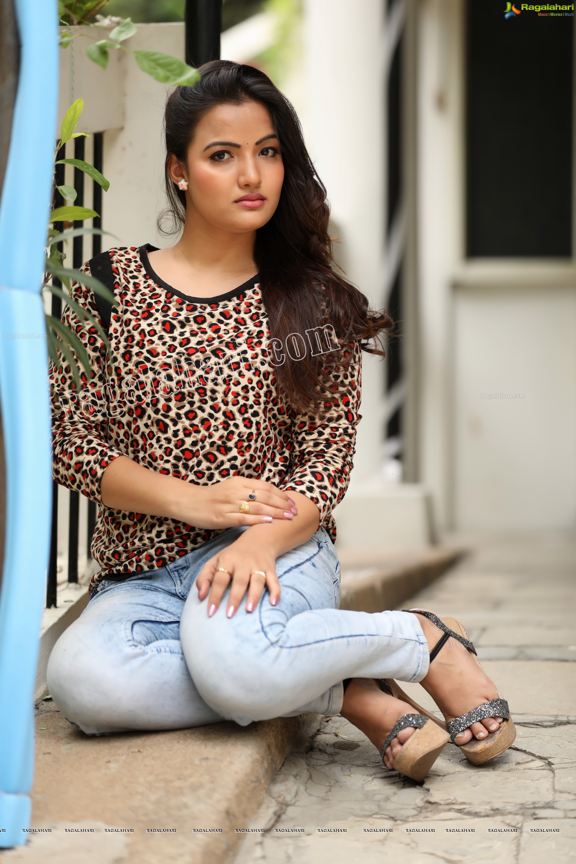 Siri Hanmanth (Exclusive Photo Shoot) (High Definition Photos)