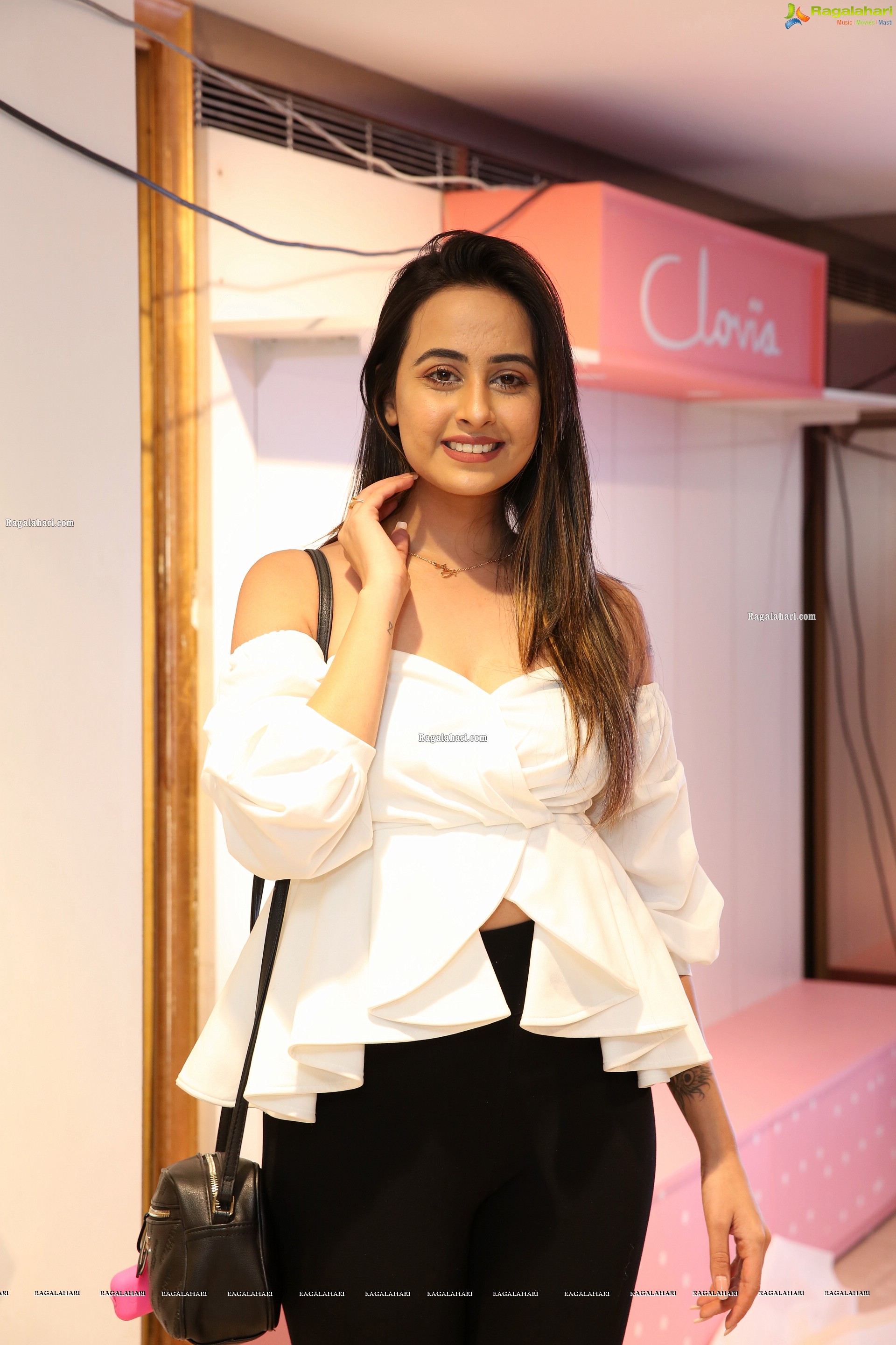 Ameeksha Pawar at Neer's The Winter Fashion Show - HD Gallery