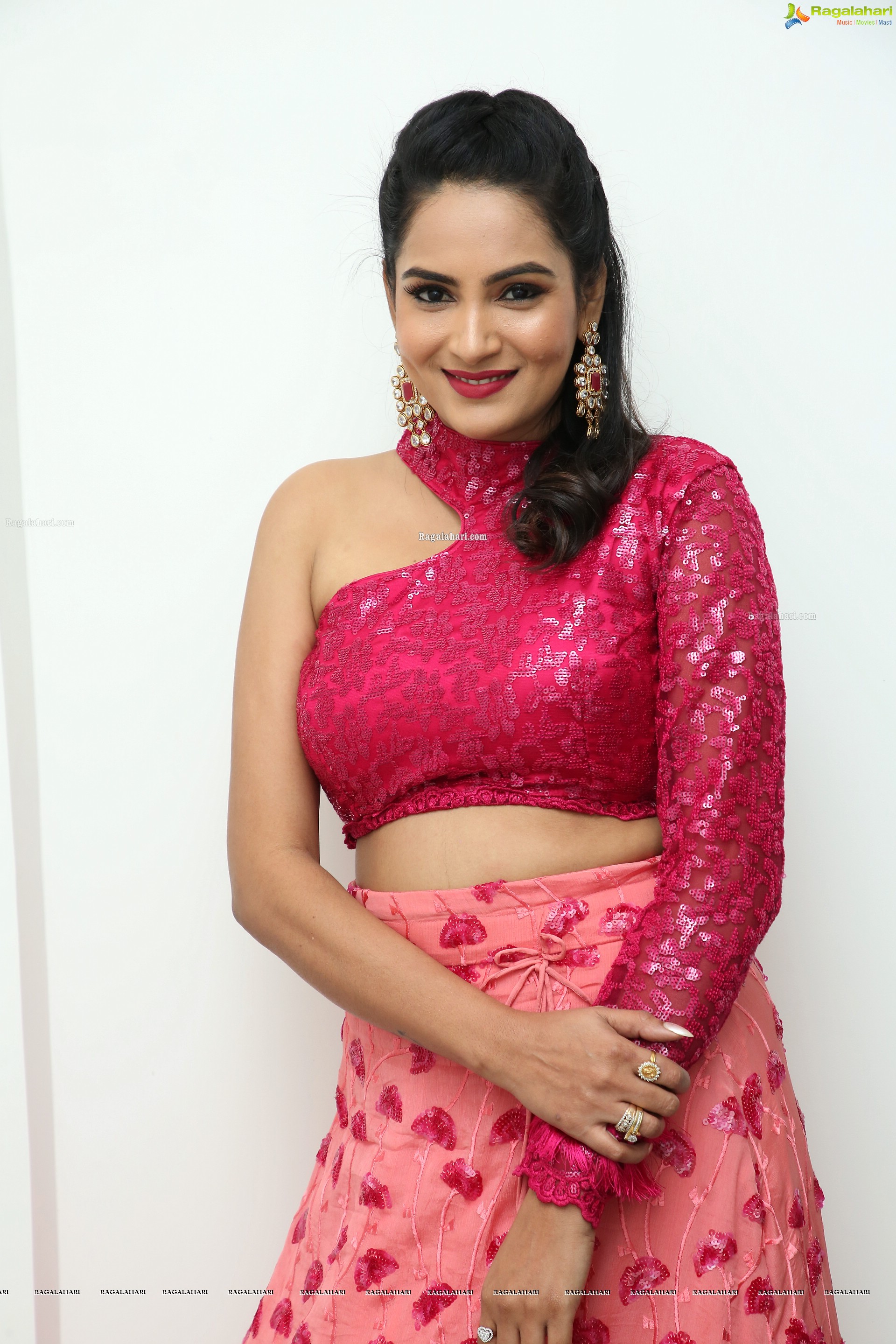 Himaja at Salon Hair Crush Launch at Manikonda - HD Gallery