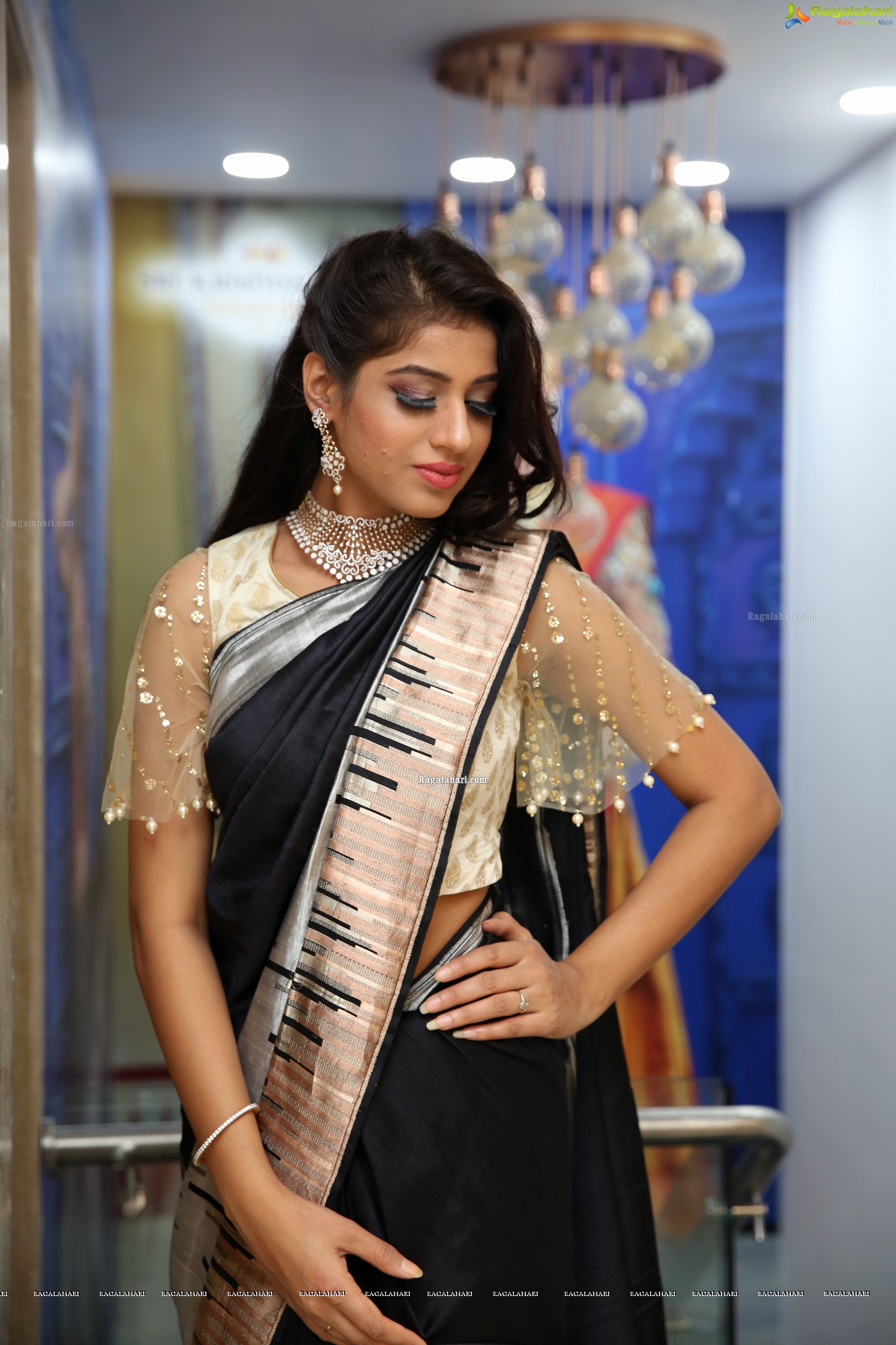 Naziya Khan at Sri Krishna Silks Exclusive Weaves at Banjara Hills Curtain Raiser - HD Gallery