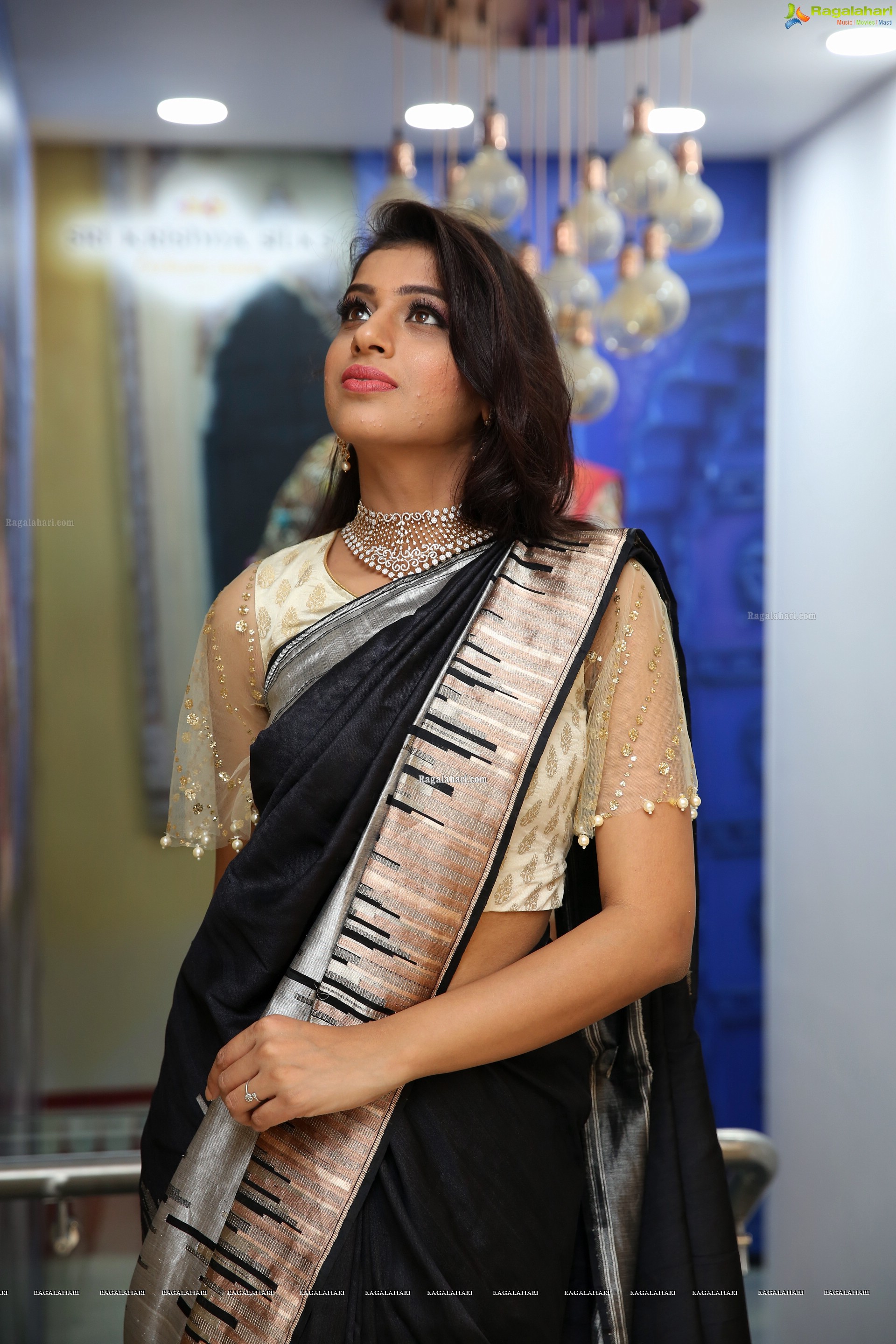 Naziya Khan at Sri Krishna Silks Exclusive Weaves at Banjara Hills Curtain Raiser - HD Gallery