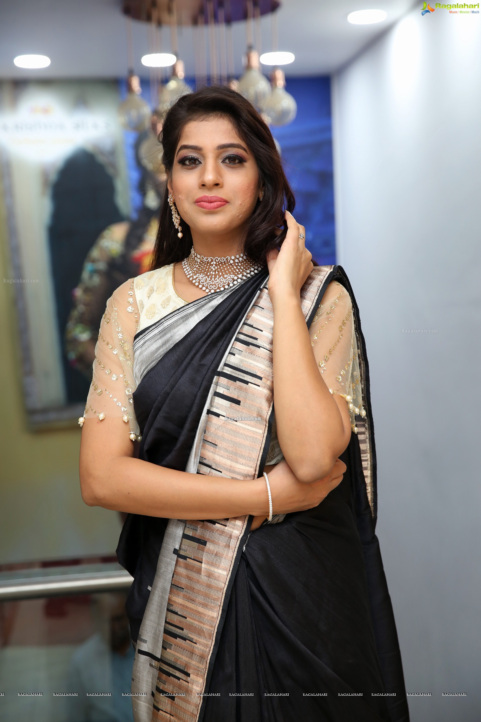 Naziya Khan at Sri Krishna Silks Exclusive Weaves at Banjara Hills Curtain Raiser - HD Gallery