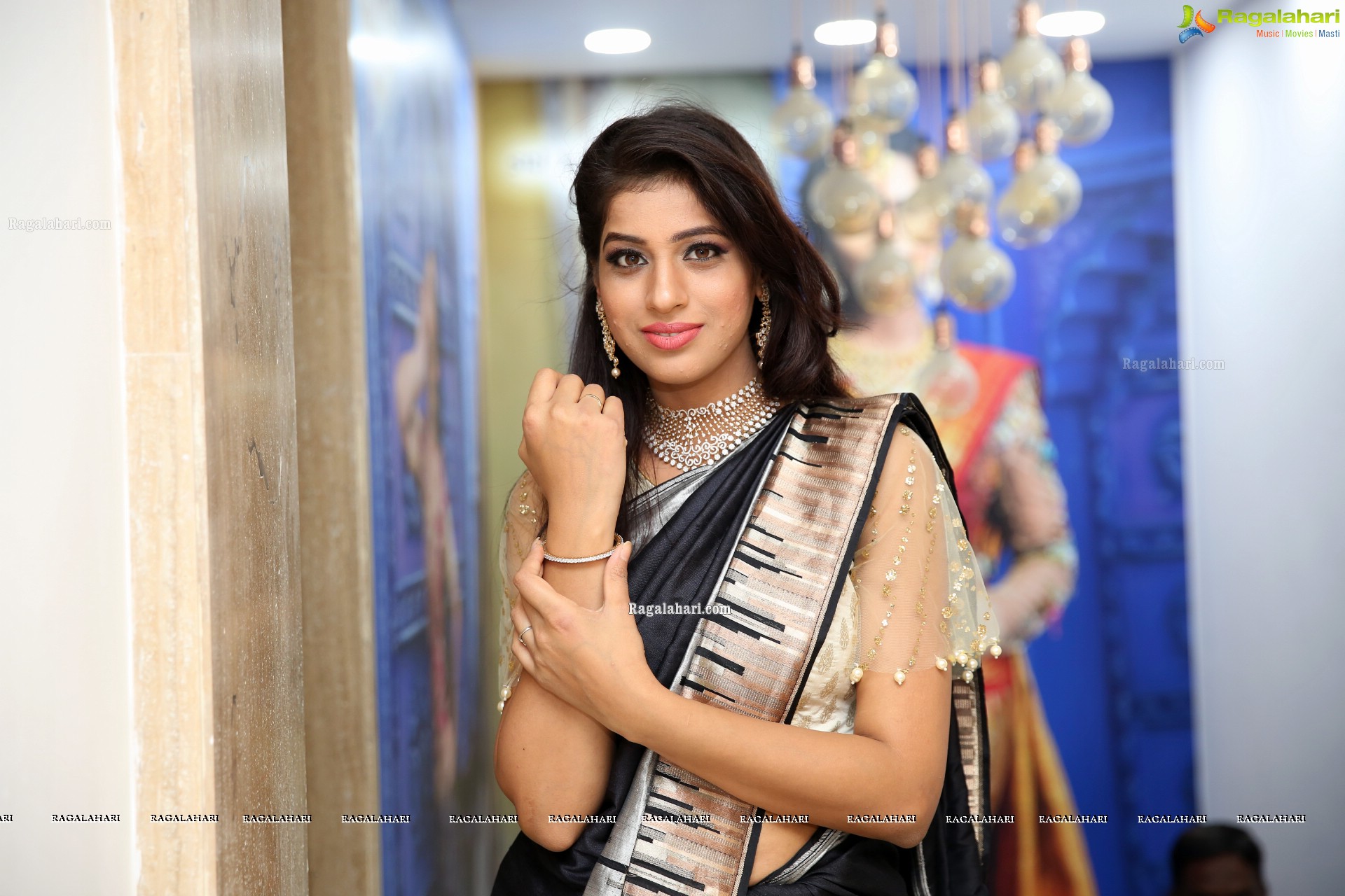 Naziya Khan at Sri Krishna Silks Exclusive Weaves at Banjara Hills Curtain Raiser - HD Gallery