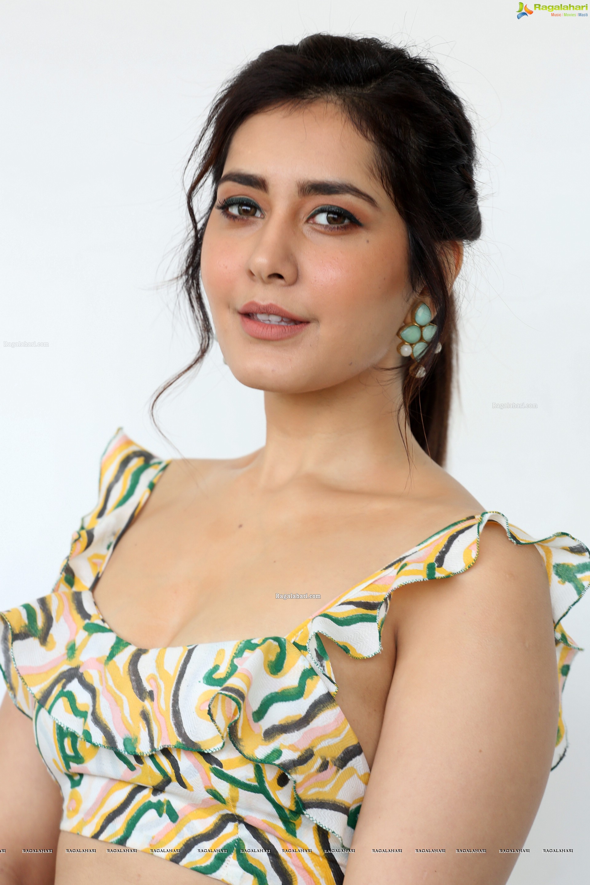 Raashi Khanna at Prati Roju Pandage Movie Interview - HD Gallery