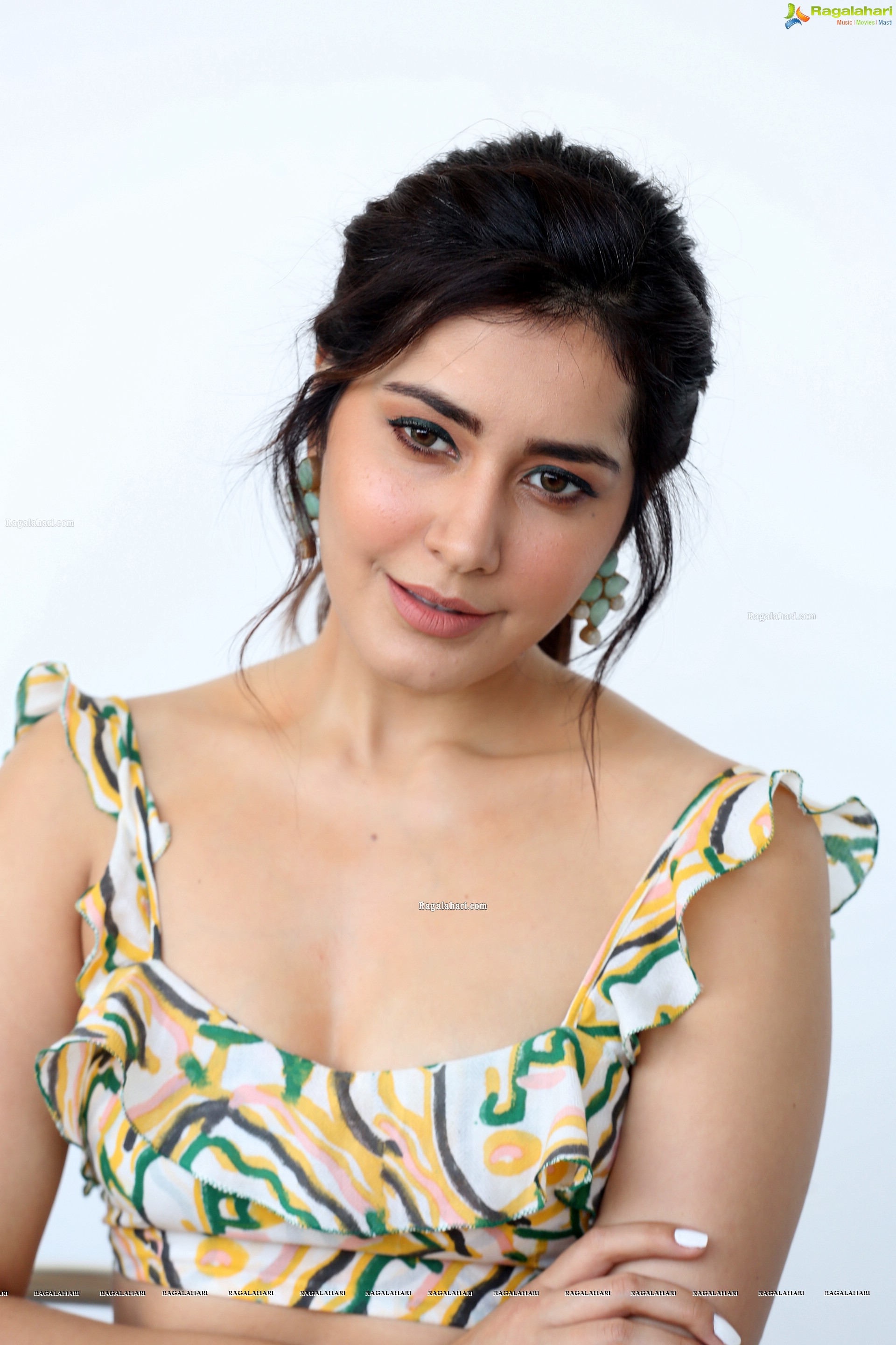 Raashi Khanna at Prati Roju Pandage Movie Interview - HD Gallery