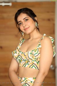 Raashi Khanna at Prati Roju Pandage Interview