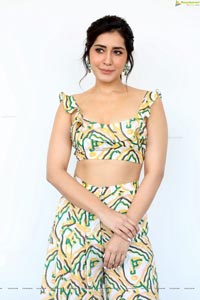 Raashi Khanna at Prati Roju Pandage Interview