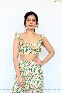 Raashi Khanna at Prati Roju Pandage Interview