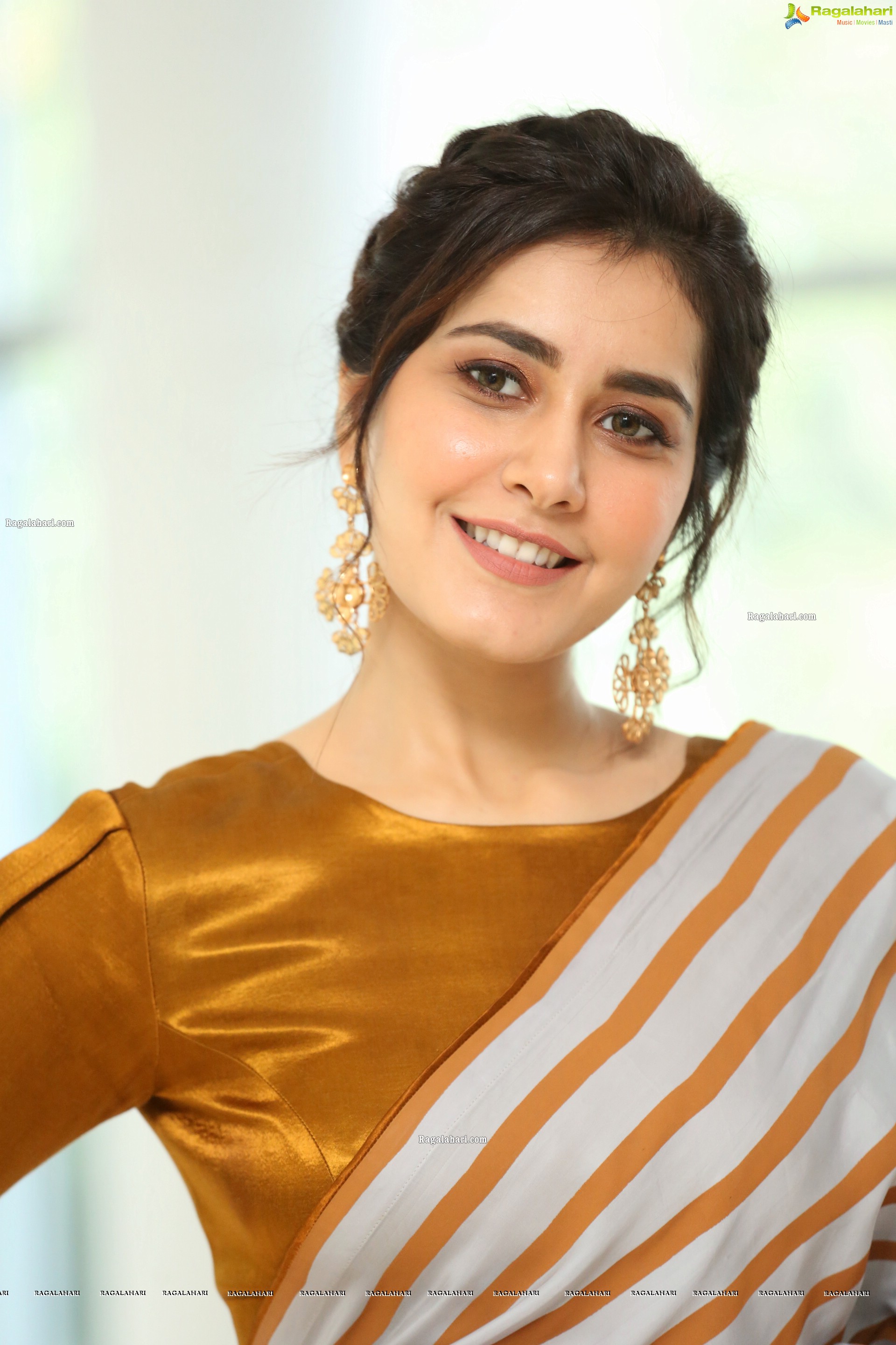 Raashi Khanna at Prati Roju Pandage Movie Thanks Meet - HD Gallery