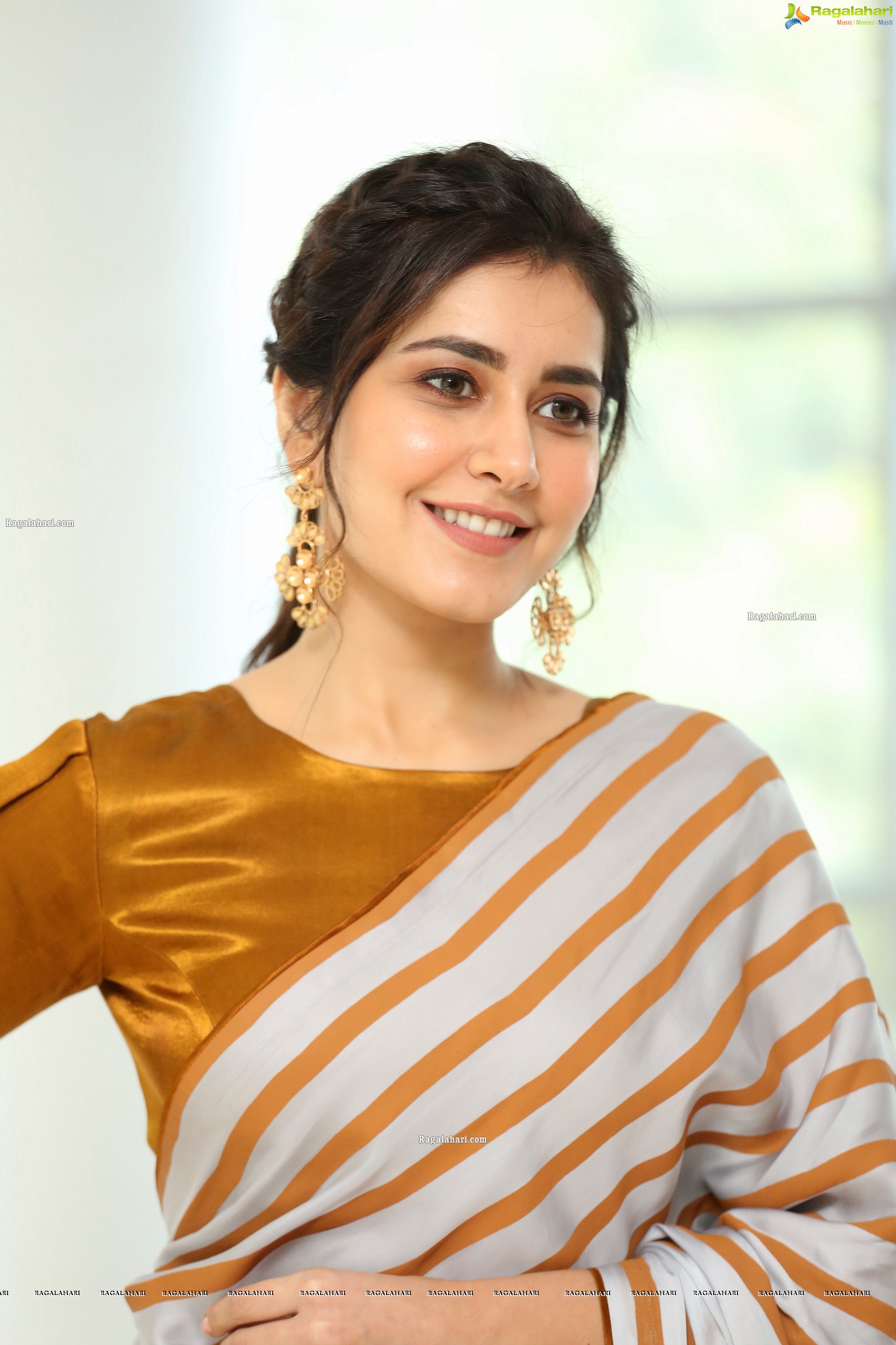 Raashi Khanna at Prati Roju Pandage Movie Thanks Meet - HD Gallery