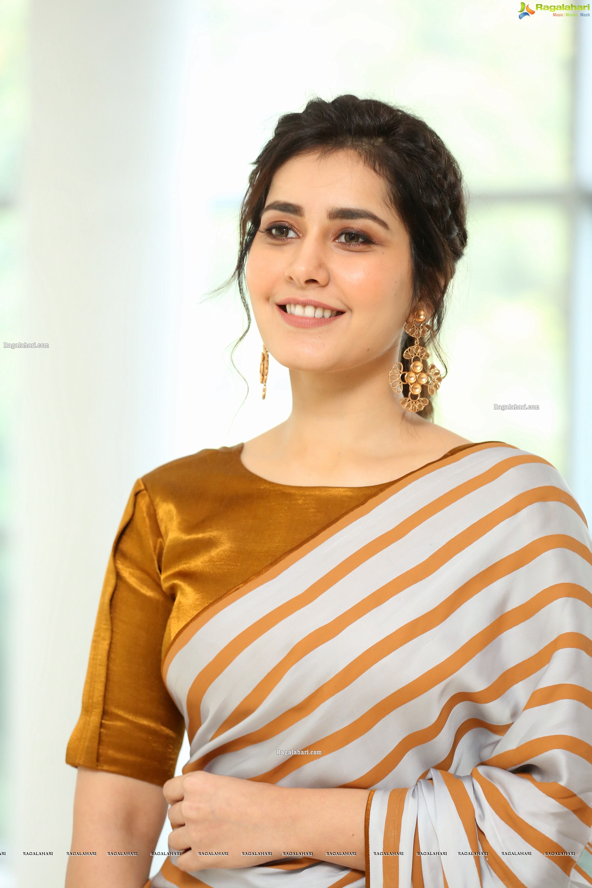 Raashi Khanna at Prati Roju Pandage Movie Thanks Meet - HD Gallery