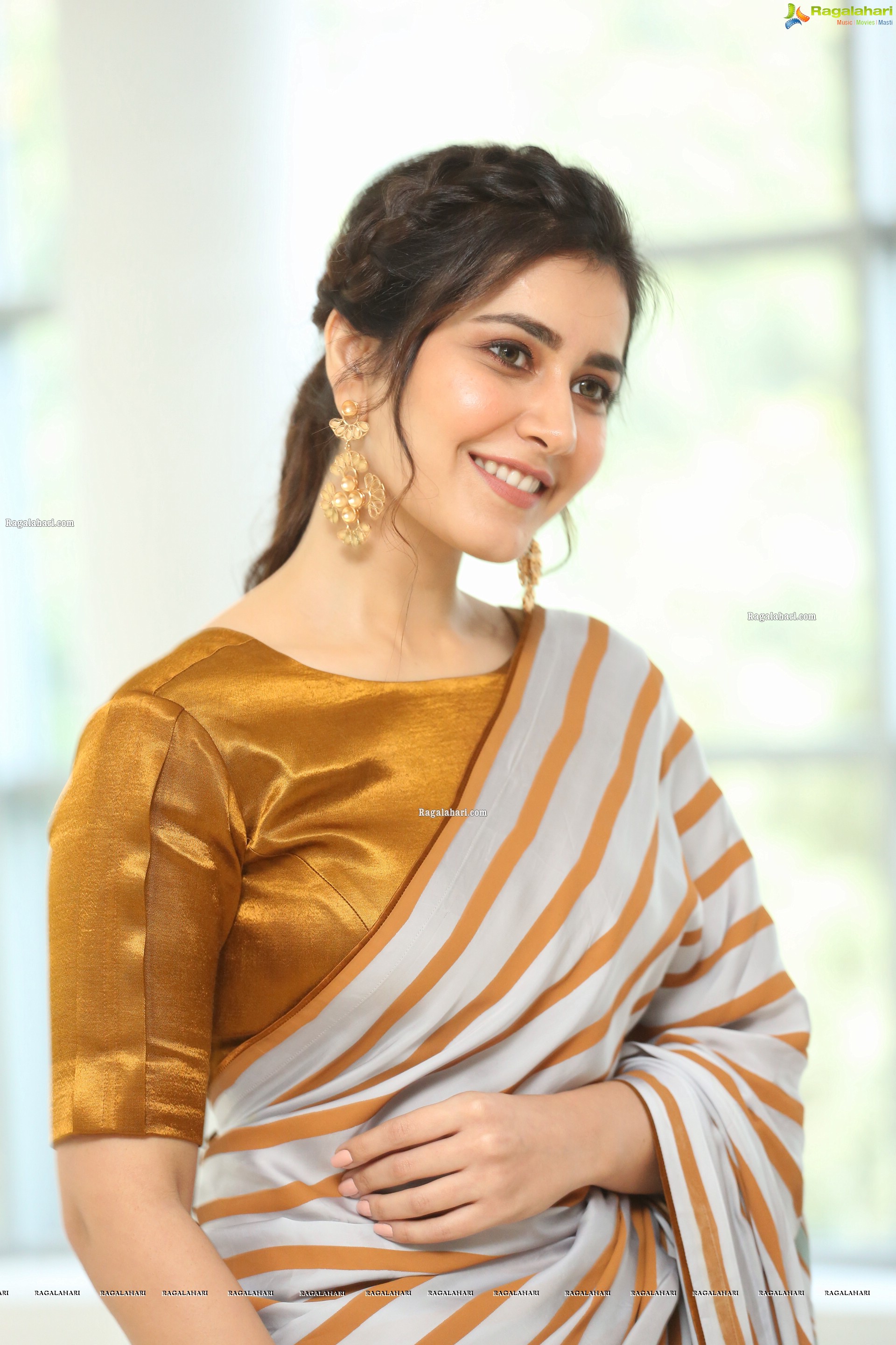 Raashi Khanna at Prati Roju Pandage Movie Thanks Meet - HD Gallery