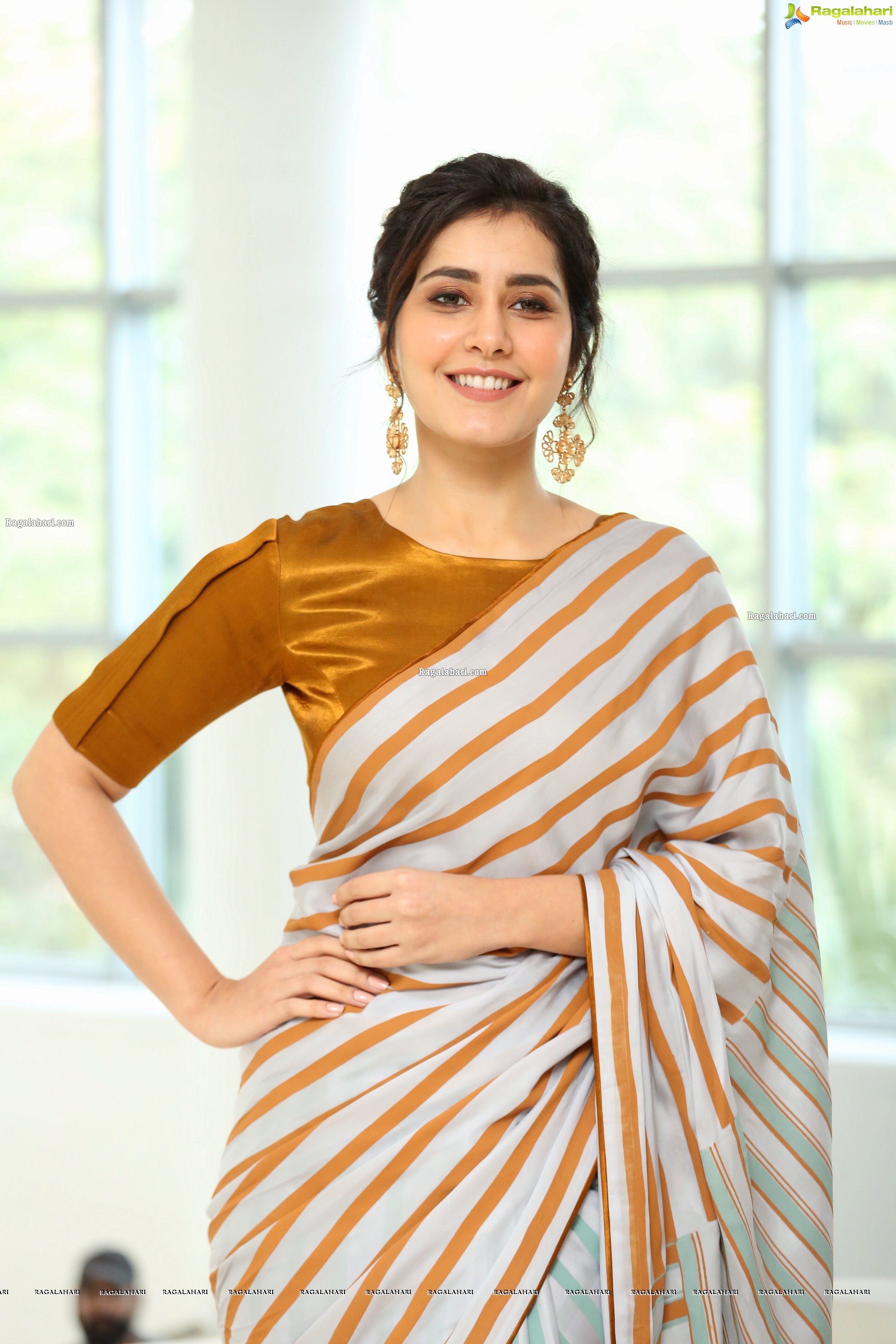 Raashi Khanna at Prati Roju Pandage Movie Thanks Meet - HD Gallery