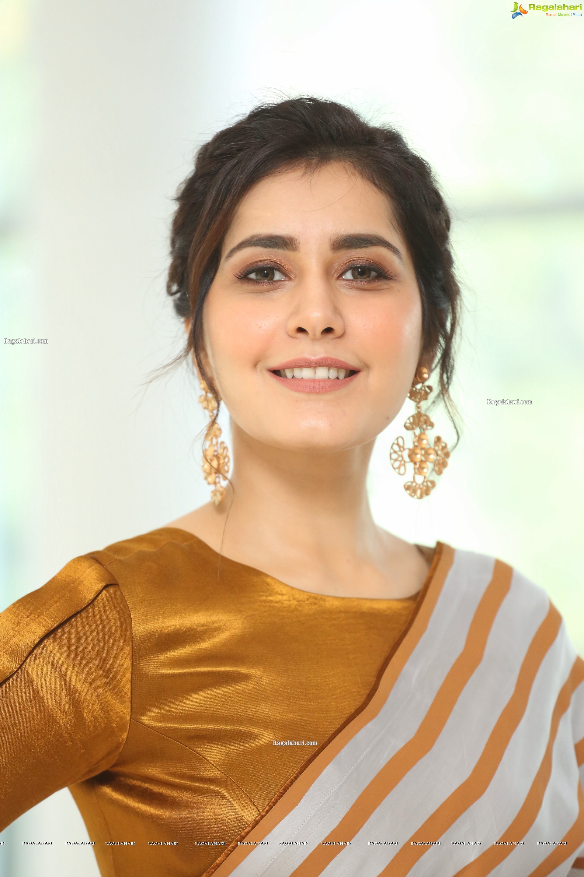 Raashi Khanna at Prati Roju Pandage Movie Thanks Meet - HD Gallery