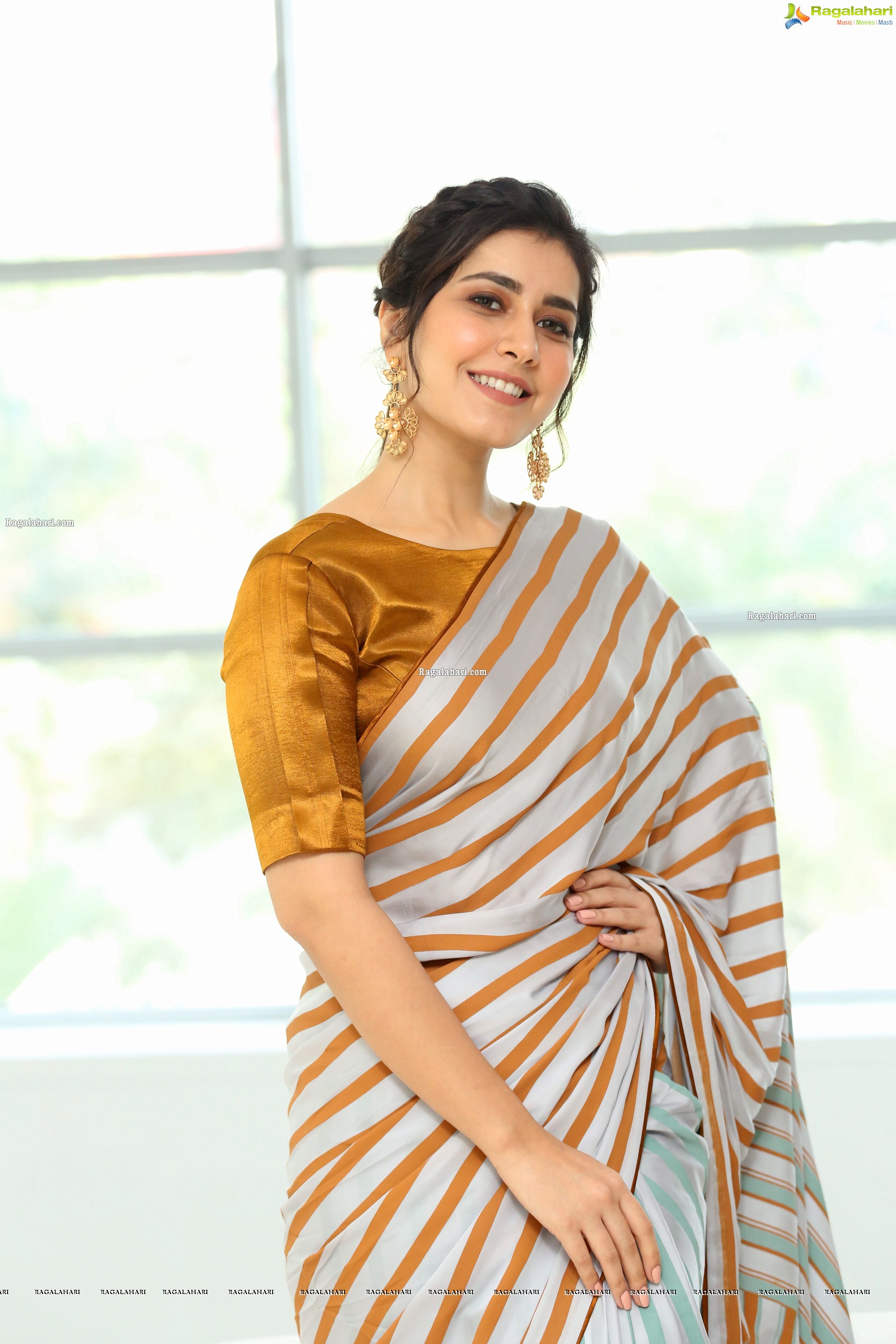 Raashi Khanna at Prati Roju Pandage Movie Thanks Meet - HD Gallery