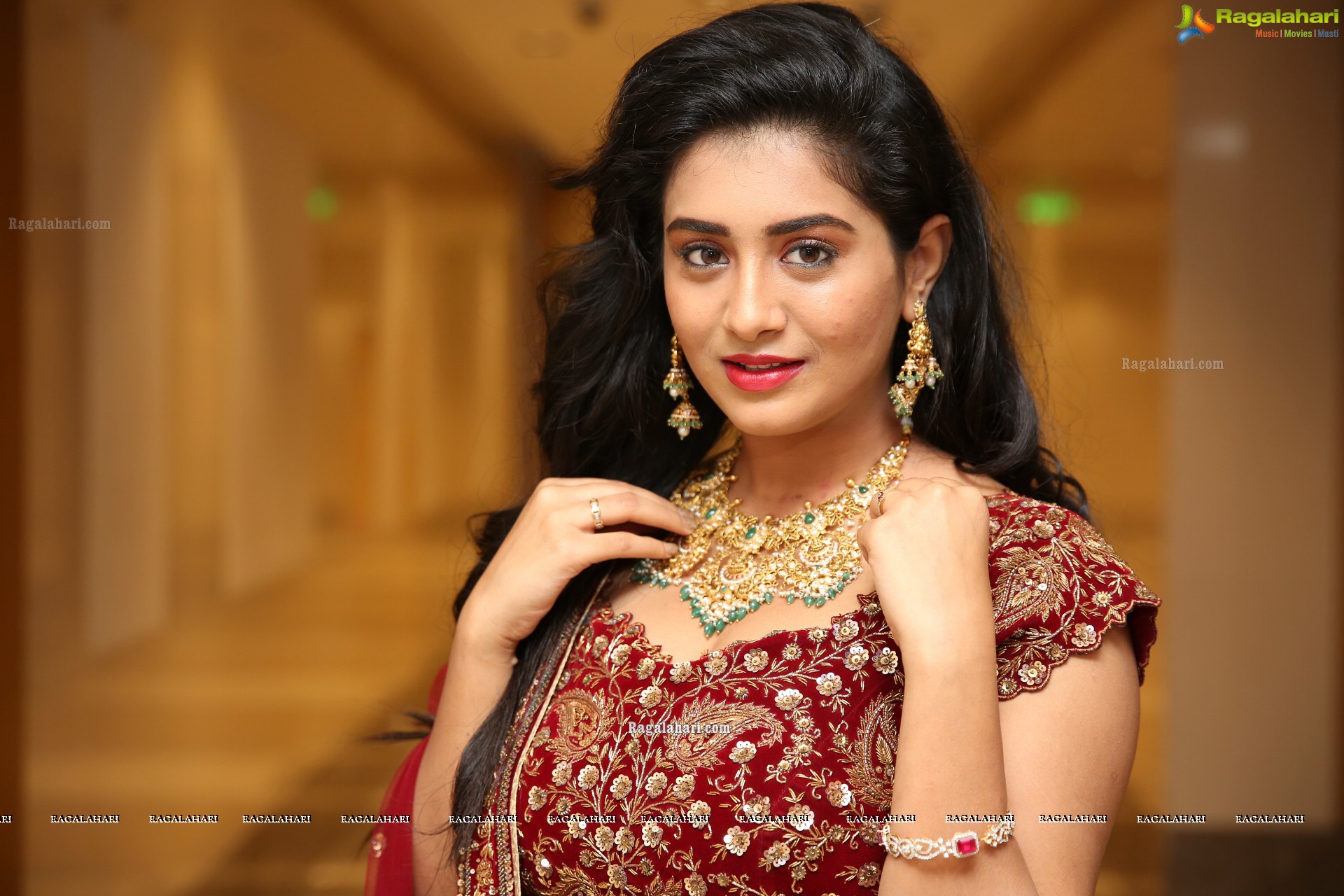 Rashi Singh UE The Jewellery Expo Curtain Raiser & Fashion Show - HD Gallery