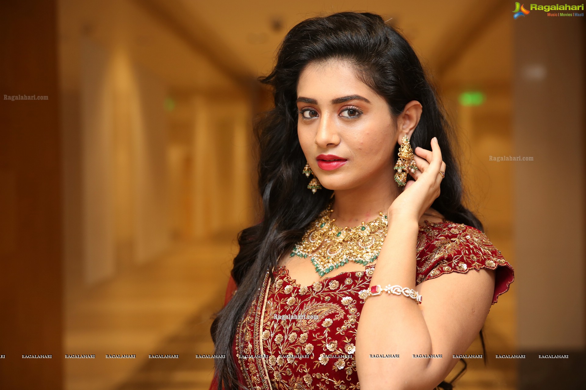 Rashi Singh UE The Jewellery Expo Curtain Raiser & Fashion Show - HD Gallery