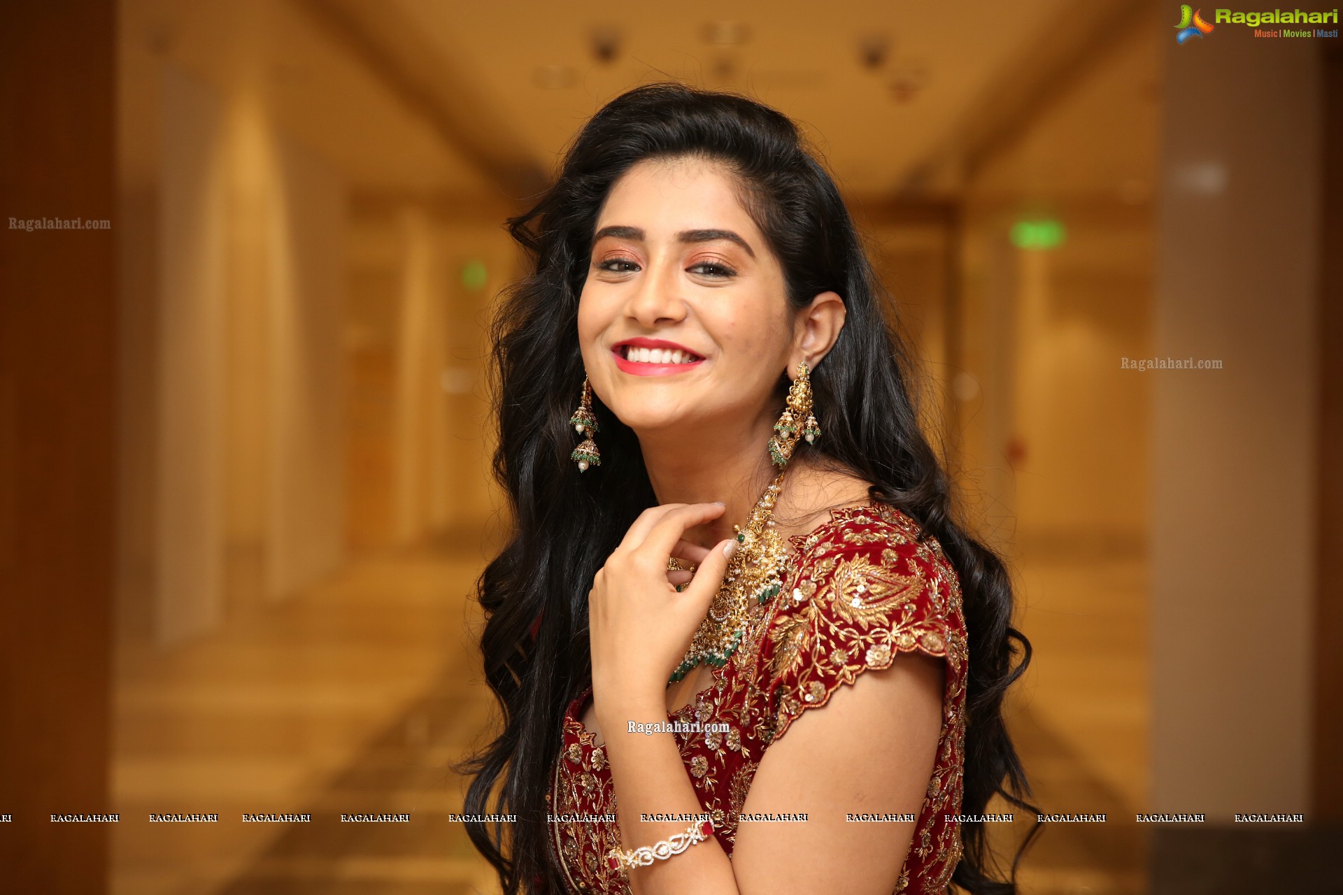 Rashi Singh UE The Jewellery Expo Curtain Raiser & Fashion Show - HD Gallery