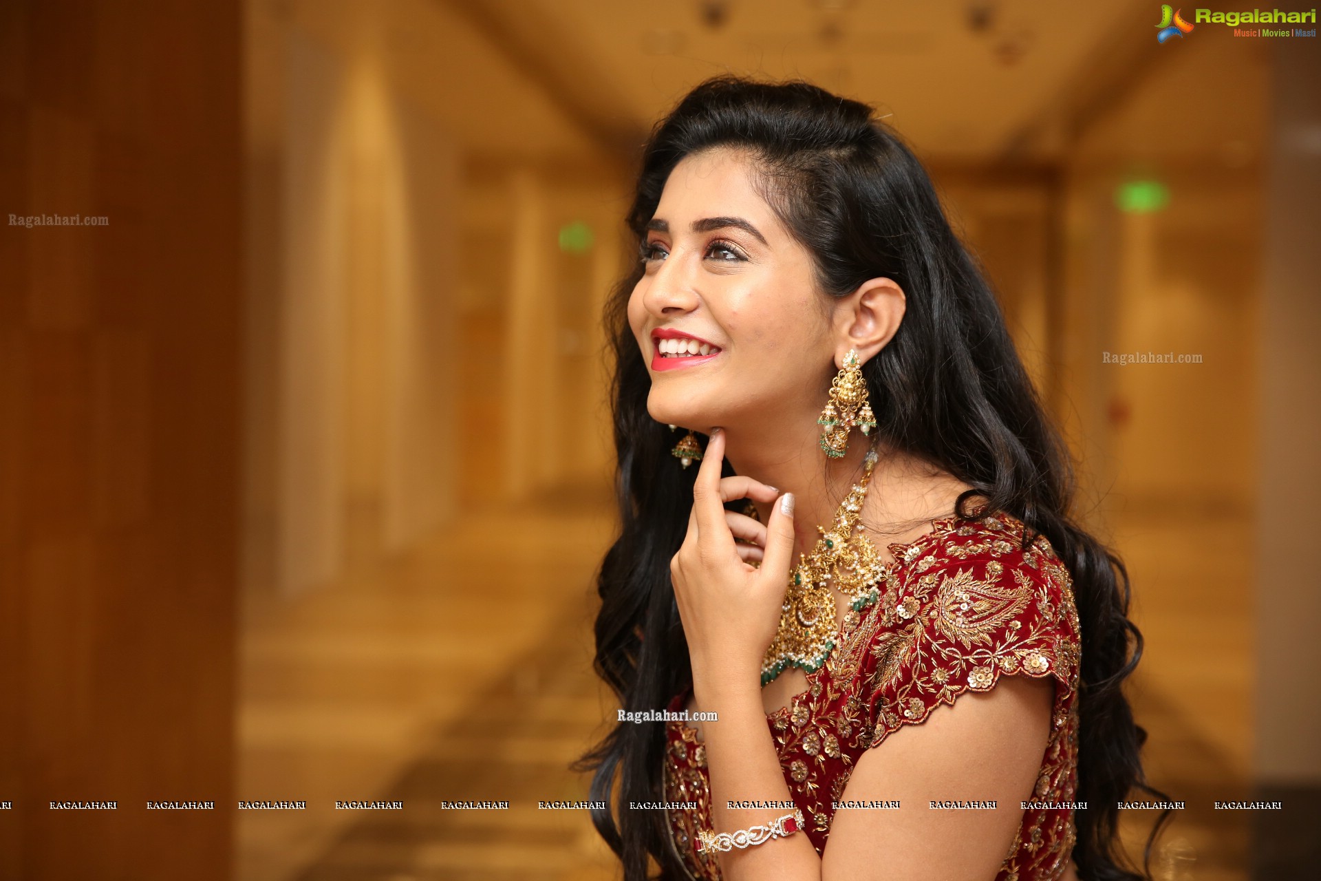 Rashi Singh UE The Jewellery Expo Curtain Raiser & Fashion Show - HD Gallery