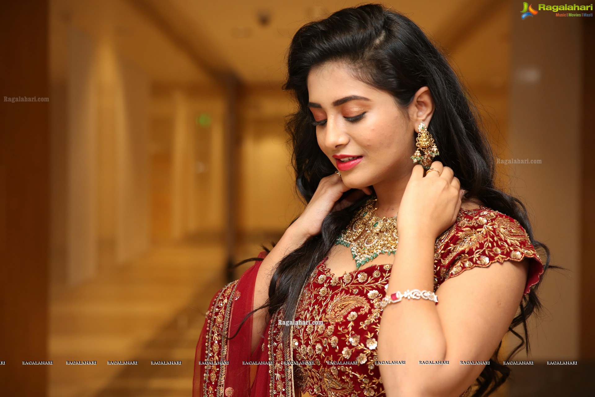 Rashi Singh UE The Jewellery Expo Curtain Raiser & Fashion Show - HD Gallery