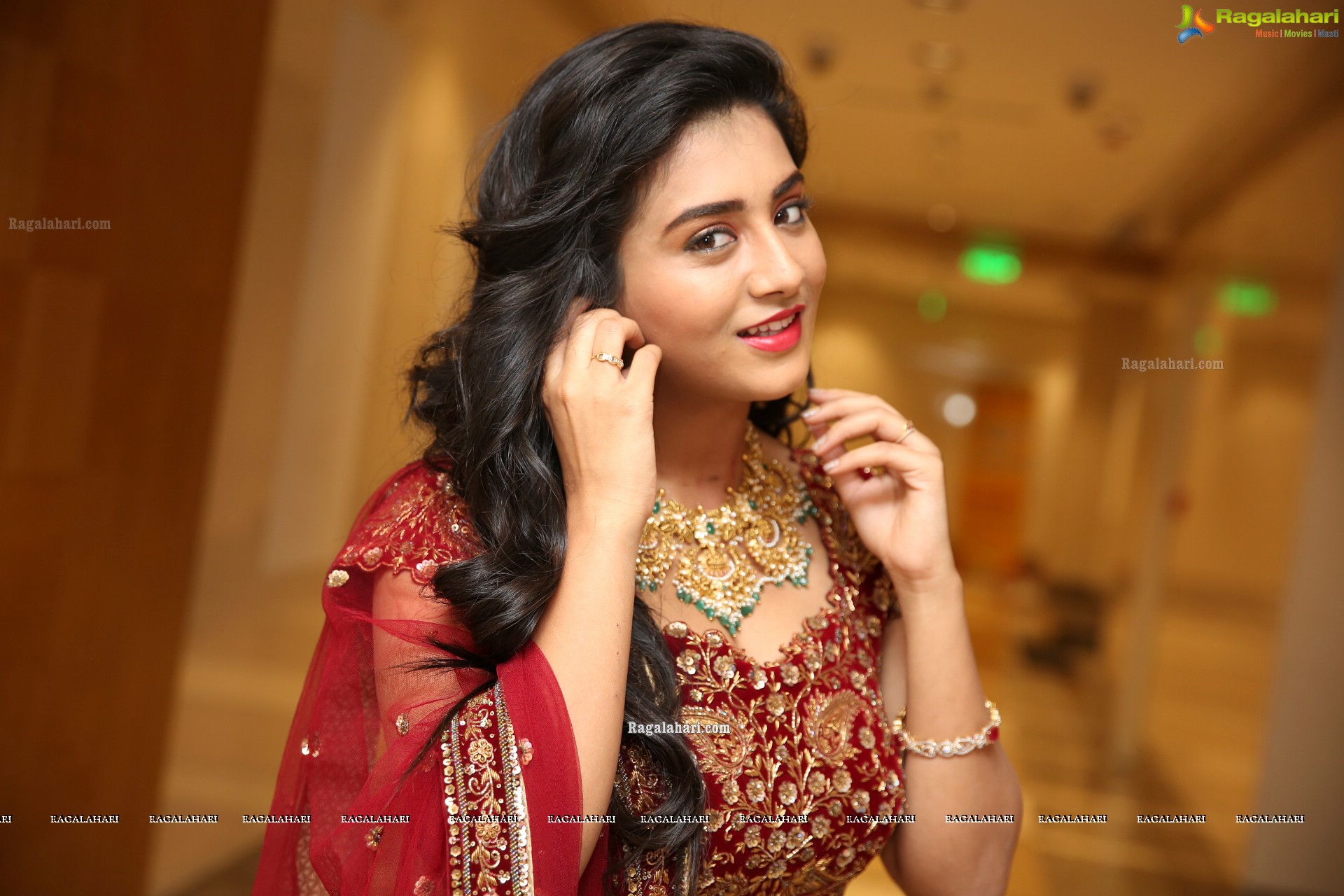 Rashi Singh UE The Jewellery Expo Curtain Raiser & Fashion Show - HD Gallery