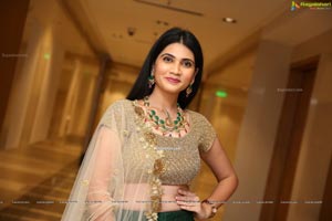 Sandhya Thota at UE The Jewellery Expo Fashion Show