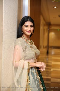 Sandhya Thota at UE The Jewellery Expo Fashion Show