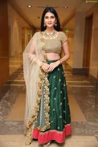 Sandhya Thota at UE The Jewellery Expo Fashion Show