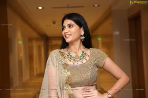 Sandhya Thota at UE The Jewellery Expo Fashion Show