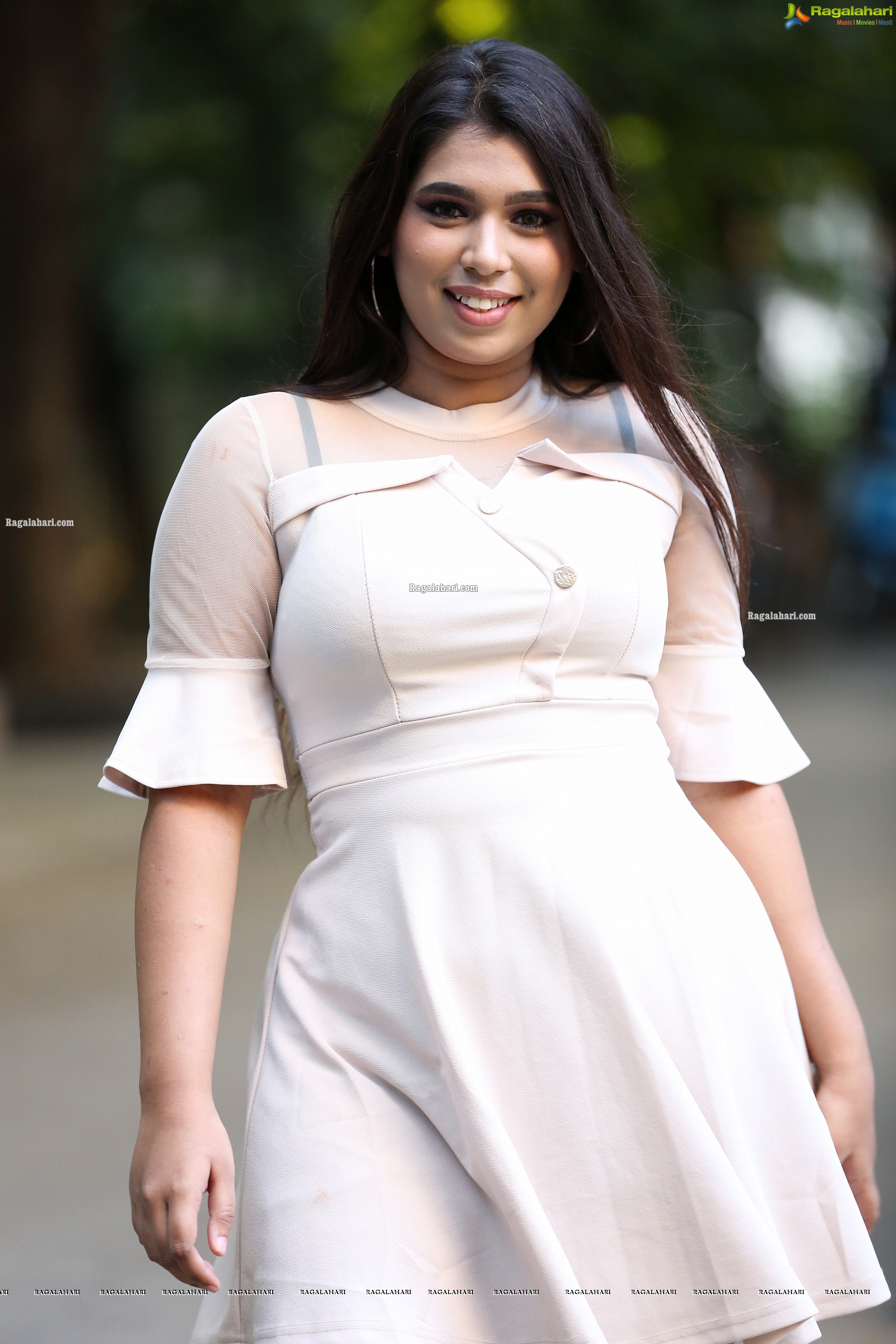 Sharon Sugatekar Posing in The City Street - HD Gallery