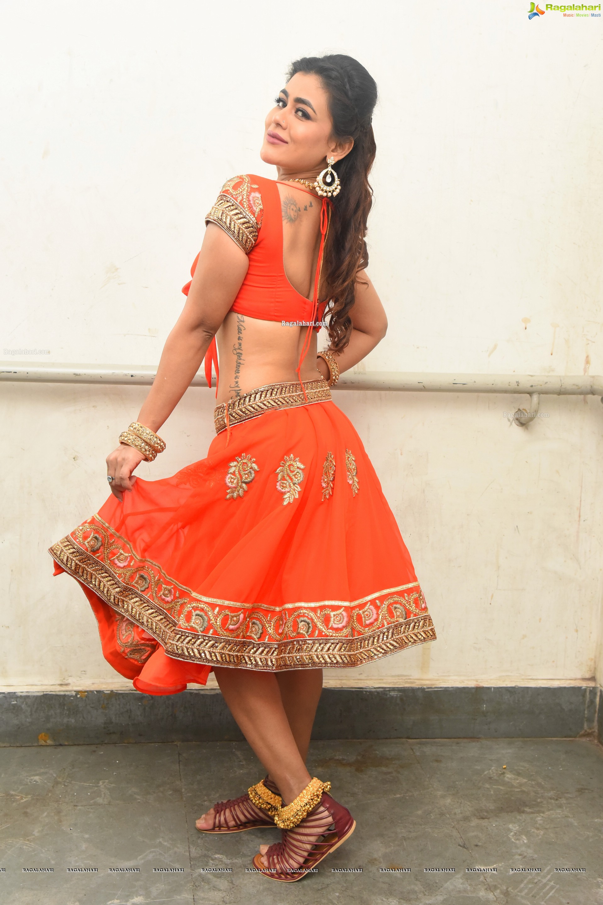 Sneha Gupta at Raghava Reddy Movie Song Shooting - HD Gallery
