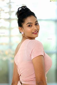 Spandana Palli at Entha Manchivadavura Press Meet