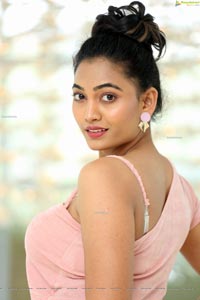 Spandana Palli at Entha Manchivadavura Press Meet