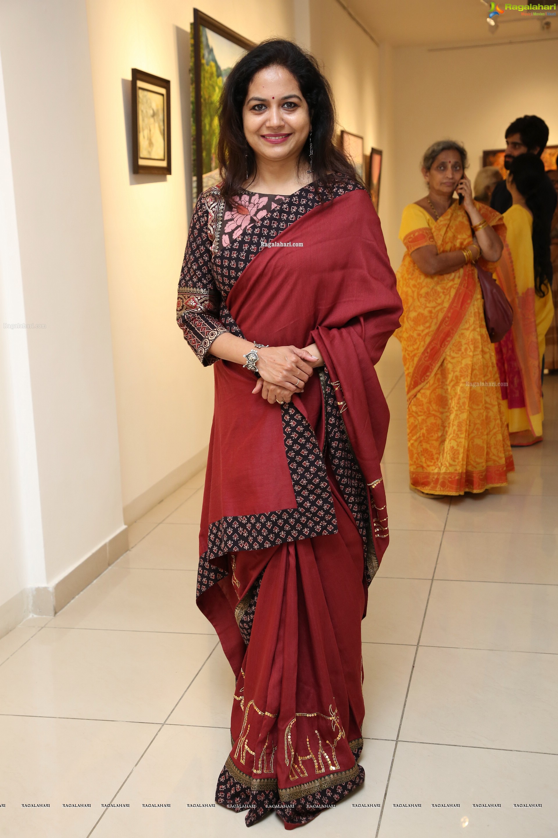 Sunitha at Reminiscences - Kashmir on Canvas Art Exhibition for a Cause - HD Gallery