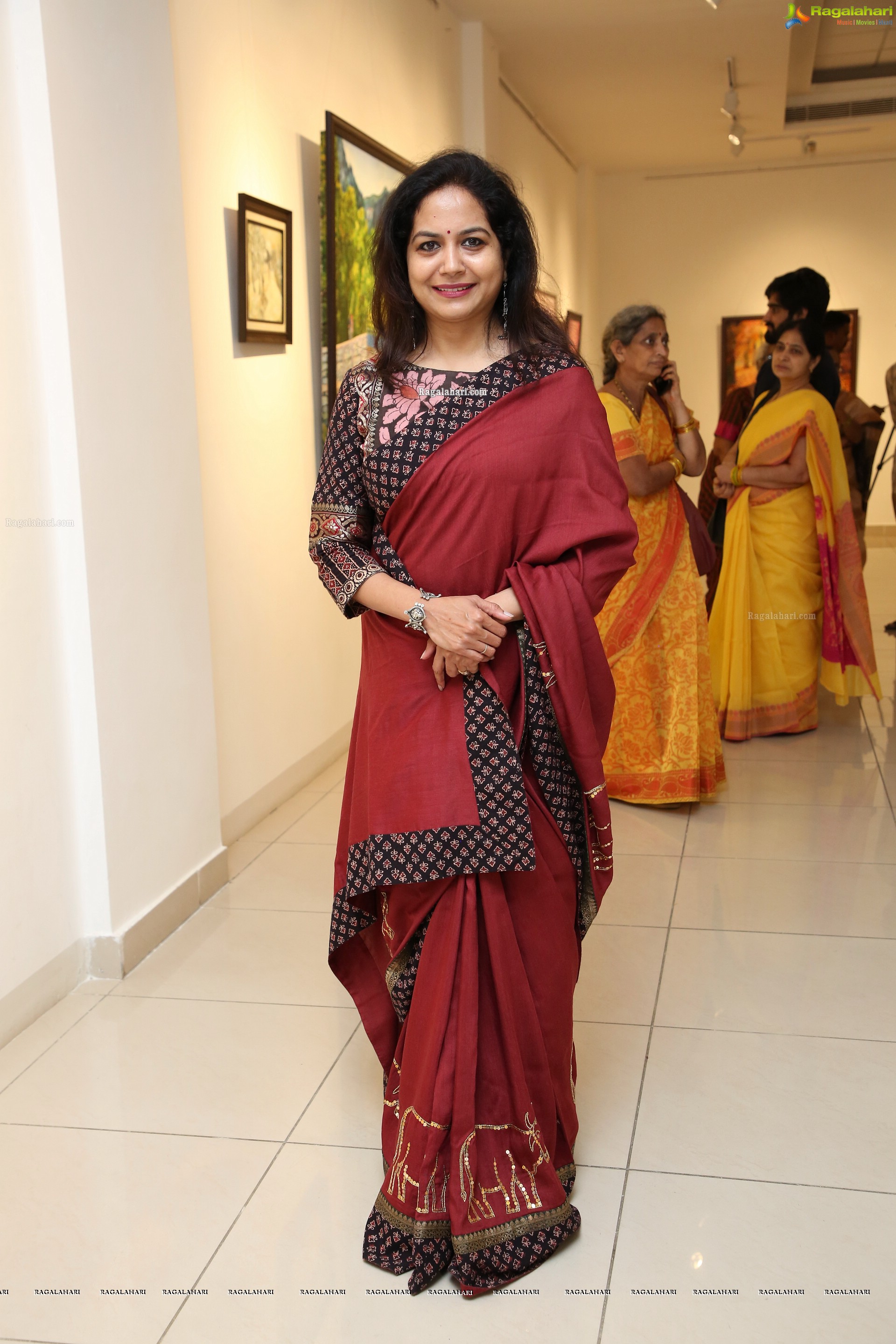 Sunitha at Reminiscences - Kashmir on Canvas Art Exhibition for a Cause - HD Gallery