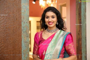 Sushma Veduruvada at Sirisha Reddy Silk Saree Showroom