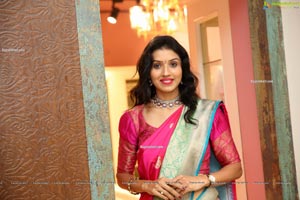 Sushma Veduruvada at Sirisha Reddy Silk Saree Showroom