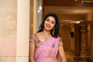 Sushma Veduruvada at UE The Jewellery Expo Fashion Show