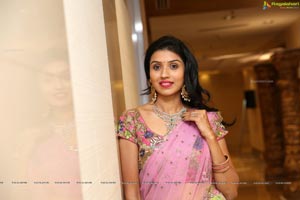 Sushma Veduruvada at UE The Jewellery Expo Fashion Show