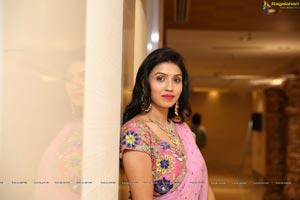 Sushma Veduruvada at UE The Jewellery Expo Fashion Show