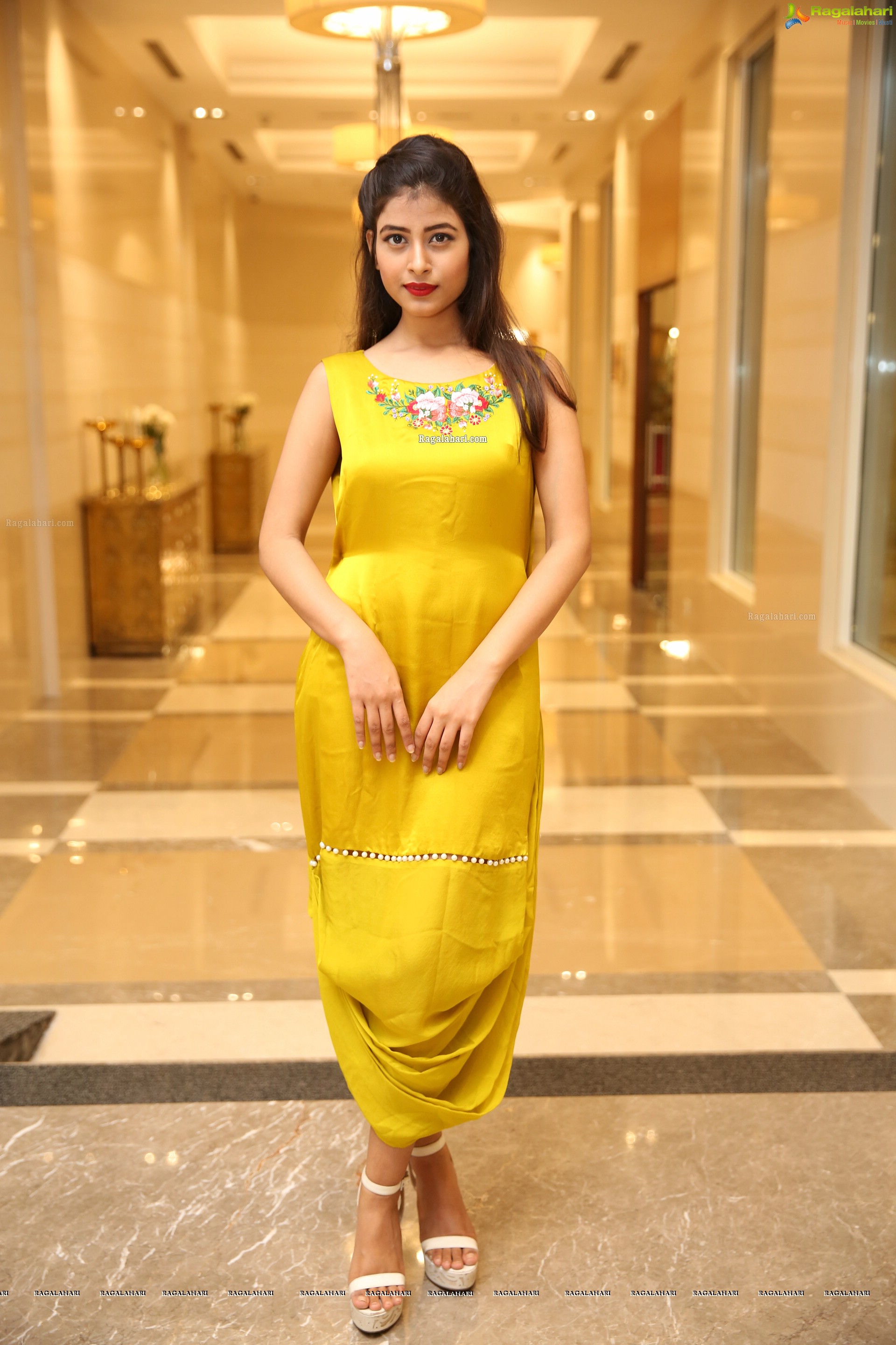 Twinkle Agarwal at Sutraa Grand Curtain Raiser & Fashion Showcase - HD Gallery