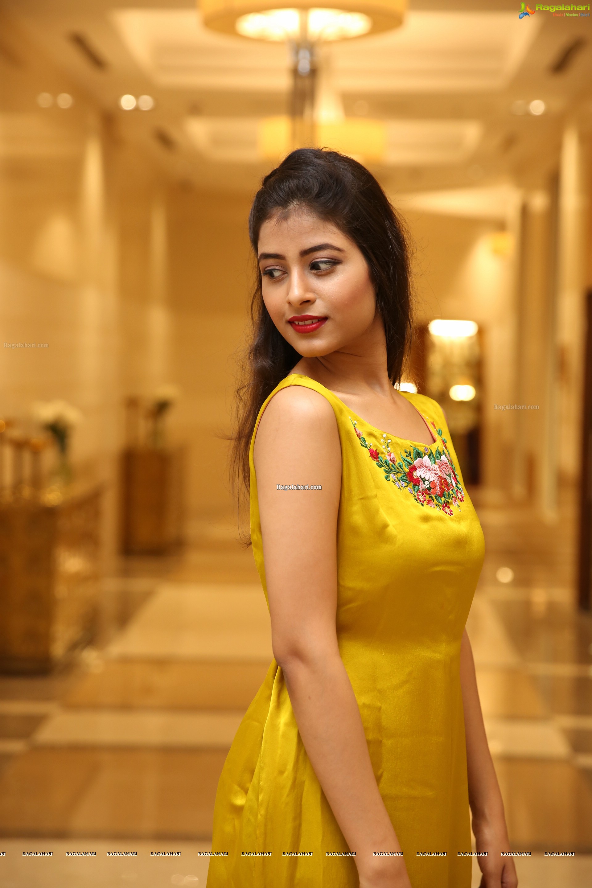 Twinkle Agarwal at Sutraa Grand Curtain Raiser & Fashion Showcase - HD Gallery