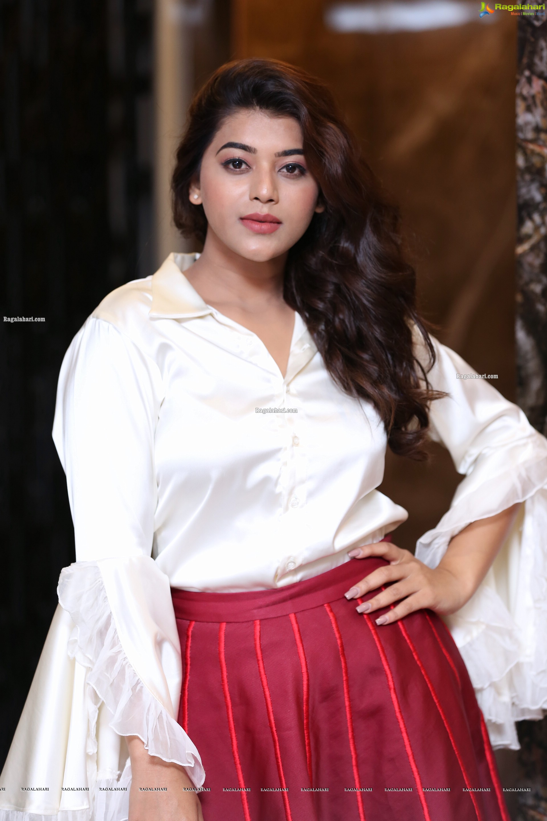 Yamini Bhaskar at BeYou Family Salon Launch at Narsaraopet - HD Gallery