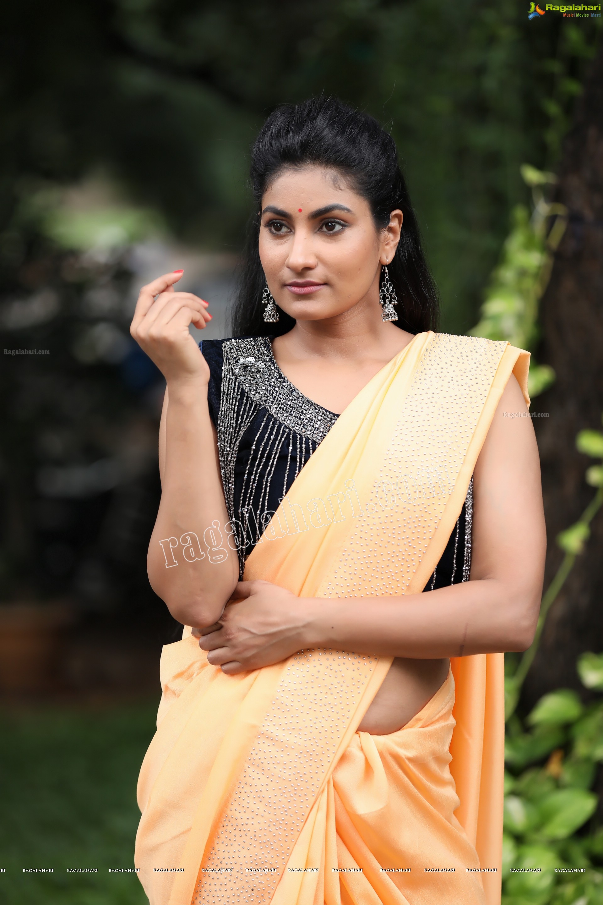 Saafi Kaur (Exclusive Photo Shoot) (High Definition Photos)