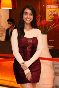 Amrin Qureshi Interview Stills at Daspalla Hotel