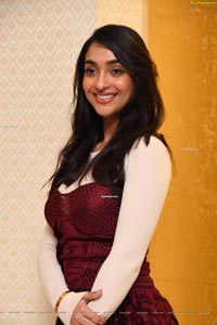 Amrin Qureshi Interview Stills at Daspalla Hotel