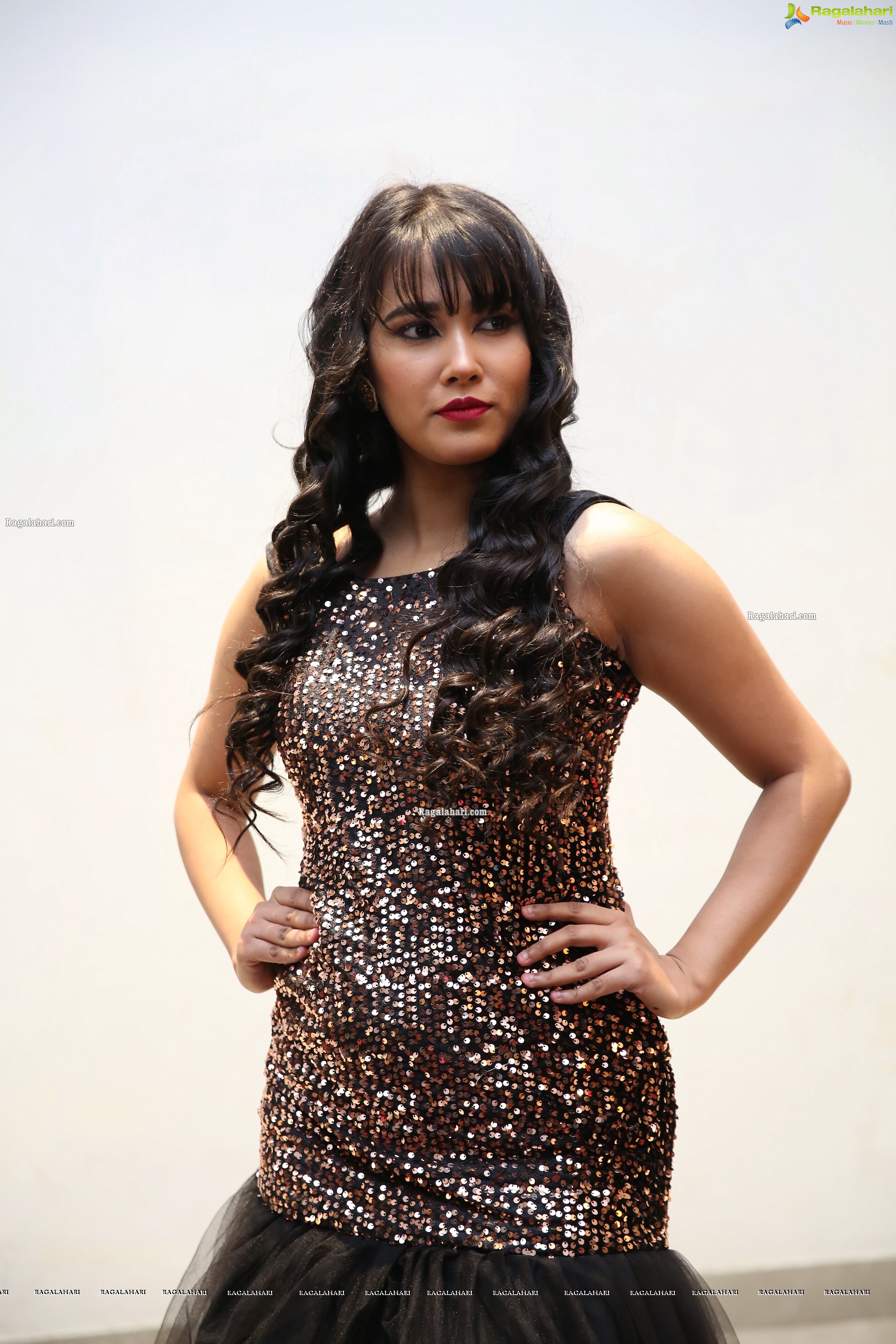 Ankita Dey at Me Women Fashion Show, HD Photo Gallery