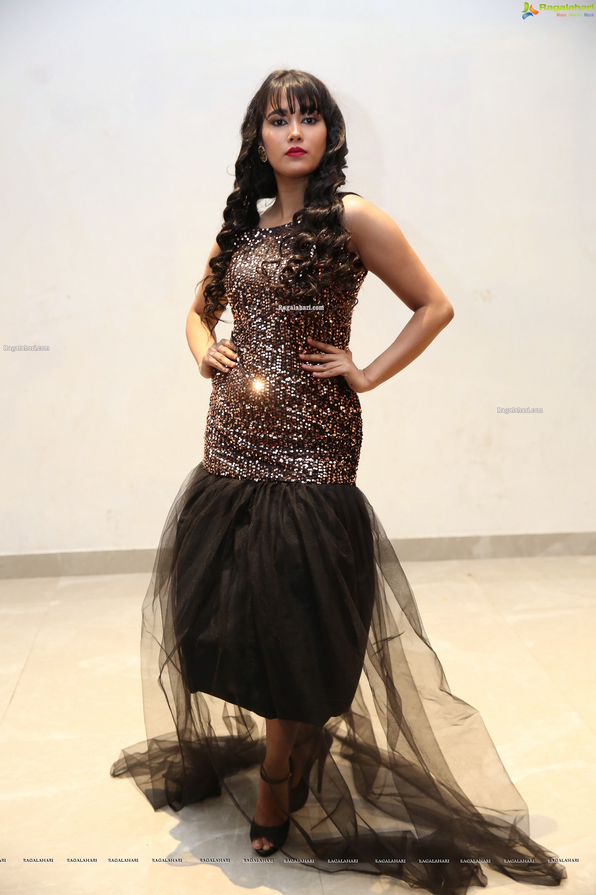 Ankita Dey at Me Women Fashion Show, HD Photo Gallery