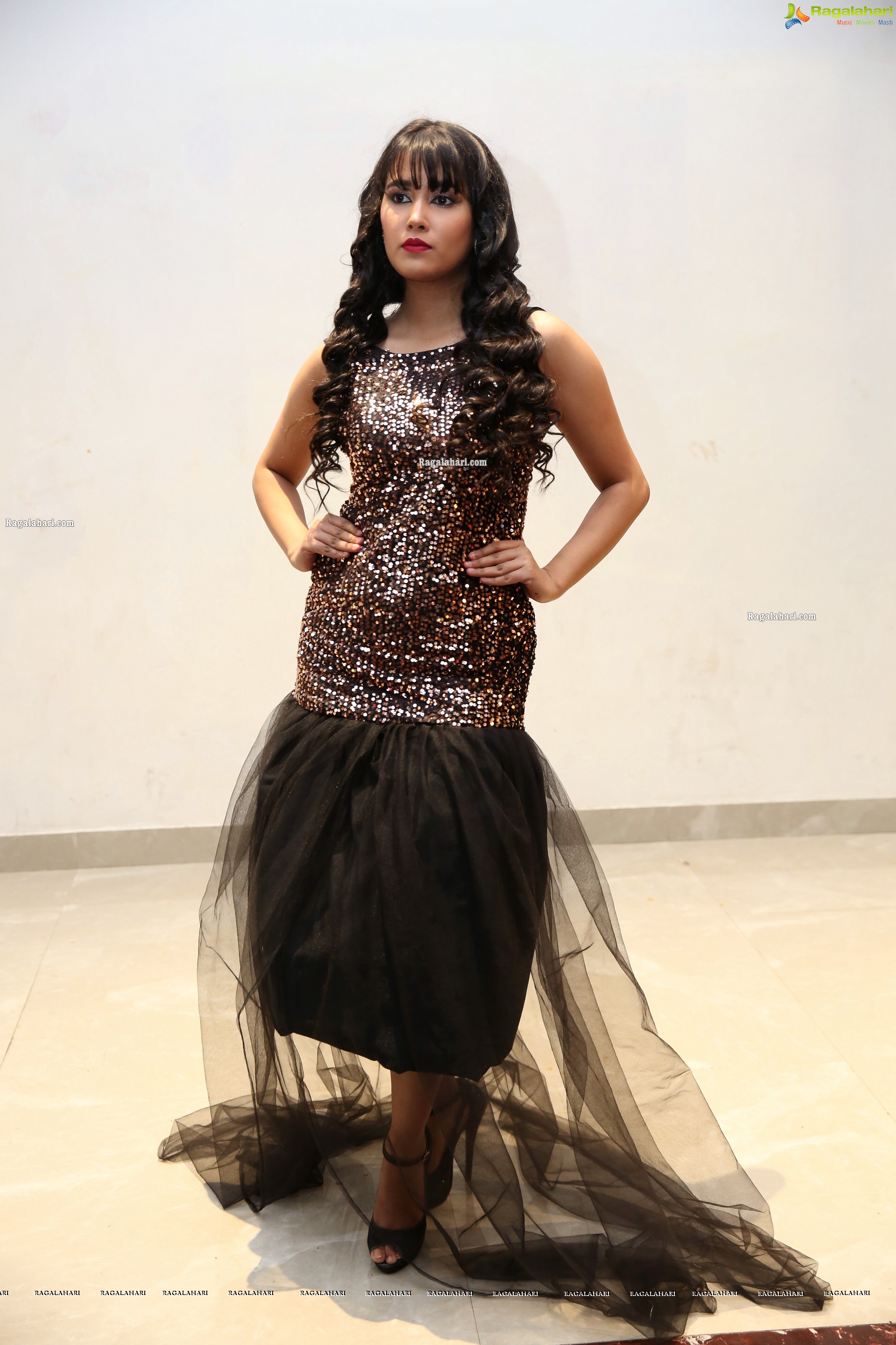 Ankita Dey at Me Women Fashion Show, HD Photo Gallery