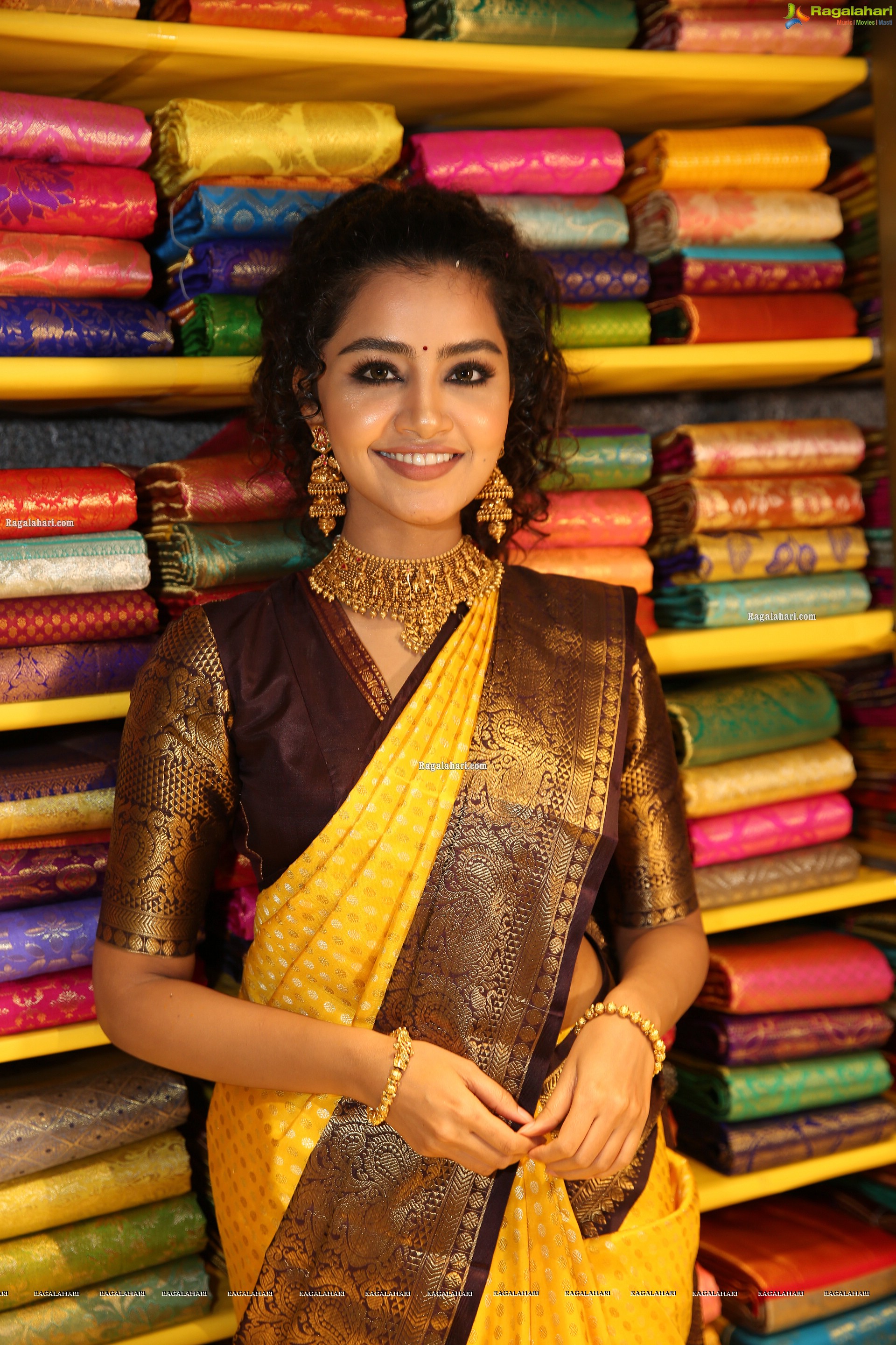 Anupama Parameswaran at Mugdha Art Studio Grand Opening at Patny Centre, HD Gallery